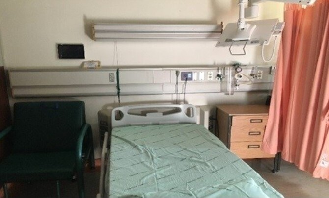 中山醫學大學附設醫院，規劃建置「床邊服務系統」。