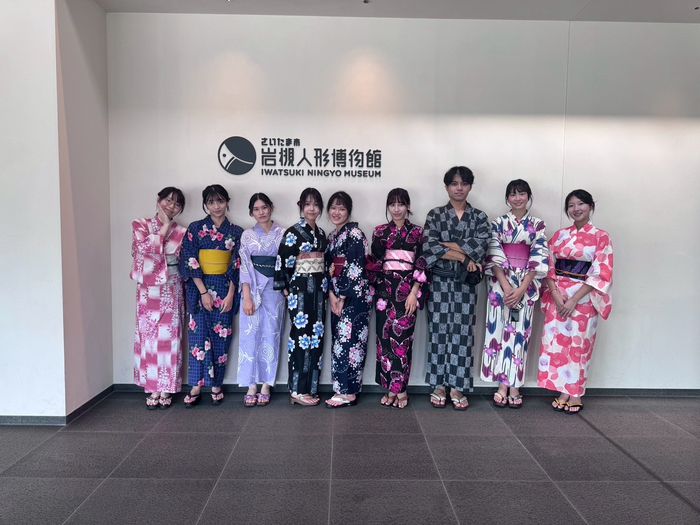 參與日本文化體驗活動,穿著浴衣參觀岩槻人形博物館。圖片