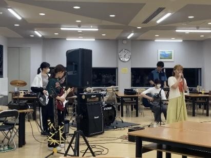 參加welcome party,欣賞目白大學學生社團表演。圖片