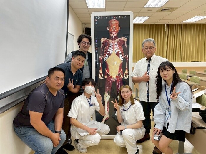 日本新潟醫療福祉大學數位解剖桌參觀圖片