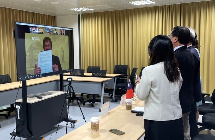 2022-04-12 Signing agreement with Andrews University (online-meeting)Image