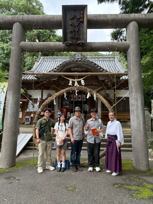 與日和佐八幡神社住持永本先生合影圖片
