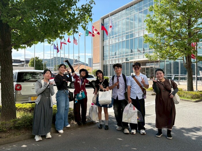參訪福祉據點後與日本同學合影圖片