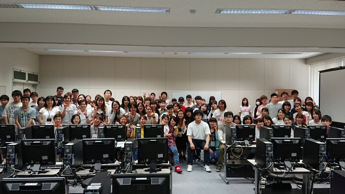 來自台灣大學的暑期研習生們參與中文課教學合影