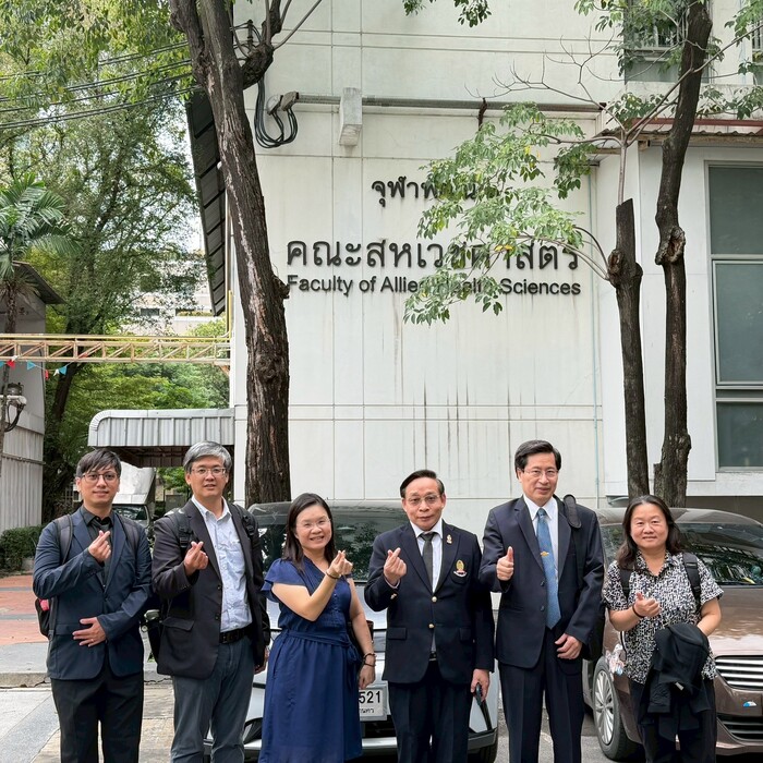 左起：物治系吳思嚴助理教授、醫影系丁健益副教授、國際處李亞欣國際長、健康科技學院院長Dr. Tewin Tenconao、醫科院余豐益院長、醫技系邱慧玲主任圖片