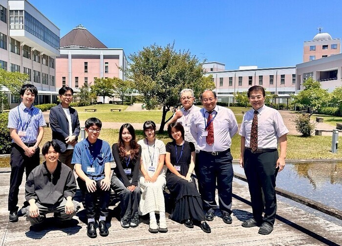 新潟醫療福祉大學大山峰生副校長和臨床技術學科教授們與赴日參訪學生合照圖片