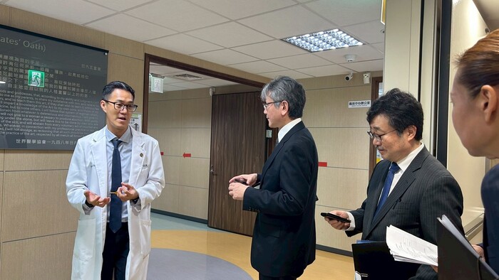 委請黃昭硯醫師導覽臨床技能訓練中心圖片