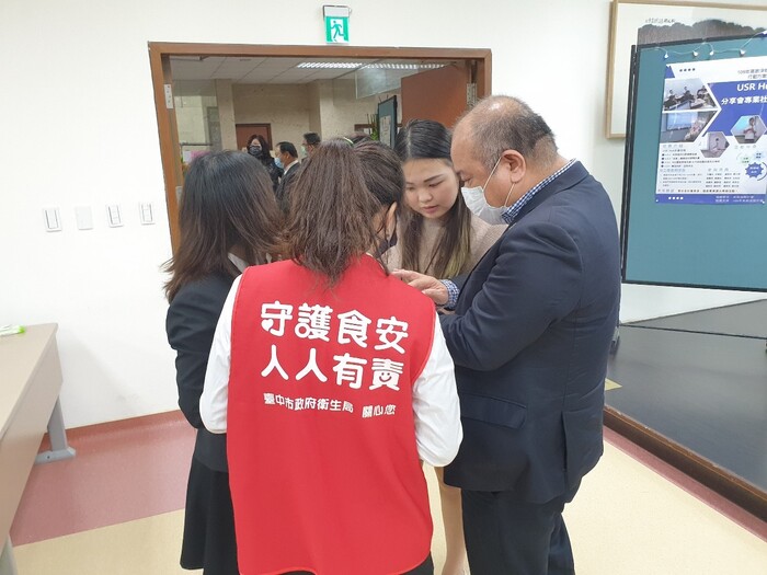 圖十一 中華HACCP協會 林石清副理事長與學生及食安軍交流