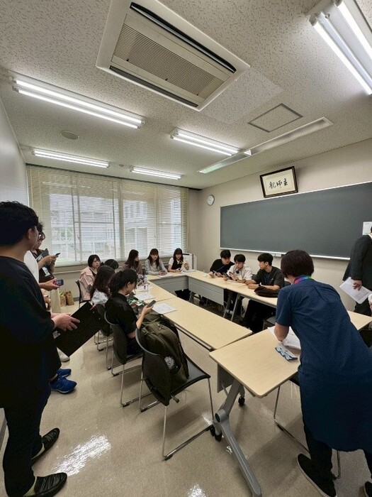 第一日由學校行政人員進行說明並進行全校導覽圖片