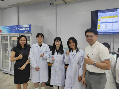 教授講解實驗課程內容圖片