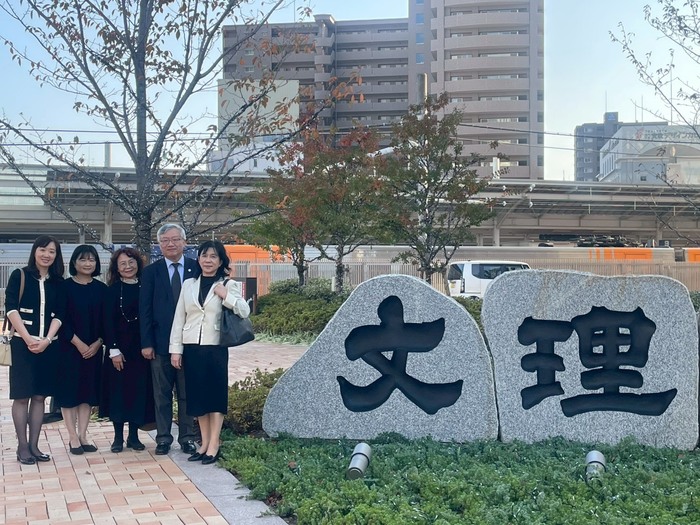 與義守大學林麗娟副校長(右1)和江育真國際長(右3)合影圖片