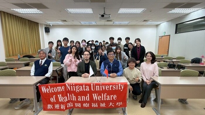結業典禮~頒發結業證書圖片