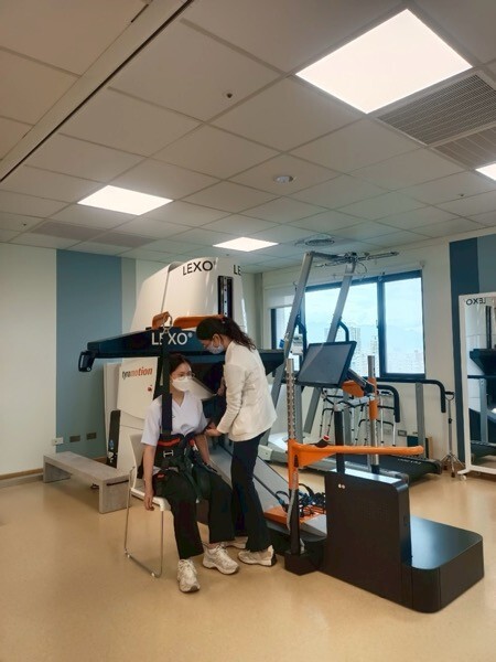 參訪附醫智慧賦能中心，了解結合感測與回饋技術之創新復健訓練設備與應用模式。圖片參訪附醫智慧賦能中心，了解結合感測與回饋技術之創新復健訓練設備與應用模式。圖片