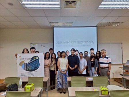 雙方教師針對碩士雙聯學位計畫與未來研究合作方向進行深入交流，促進跨國學術連結。圖片