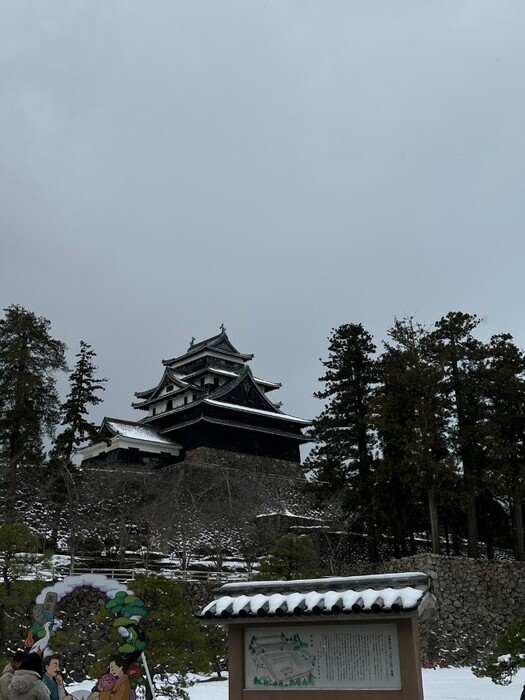 回程時經過松江城，領隊帶我們進去參觀圖片