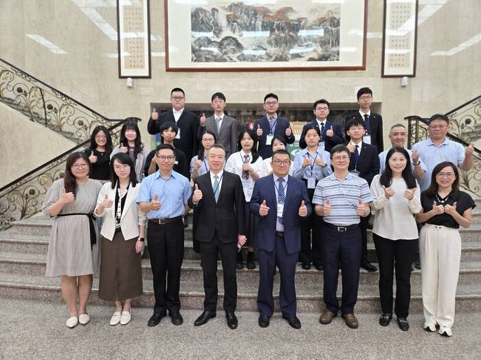 醫影系與視光系師生與姐妹校溫州醫科大學 來訪師生共3師11生(5醫影6視光)合影圖片