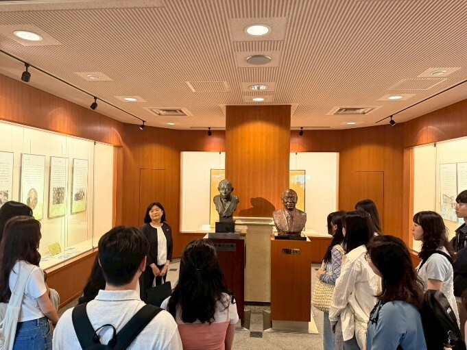 參觀德島文理大學校史室圖片