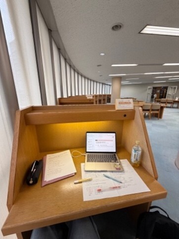 學校的圖書館安靜讀書的地方圖片