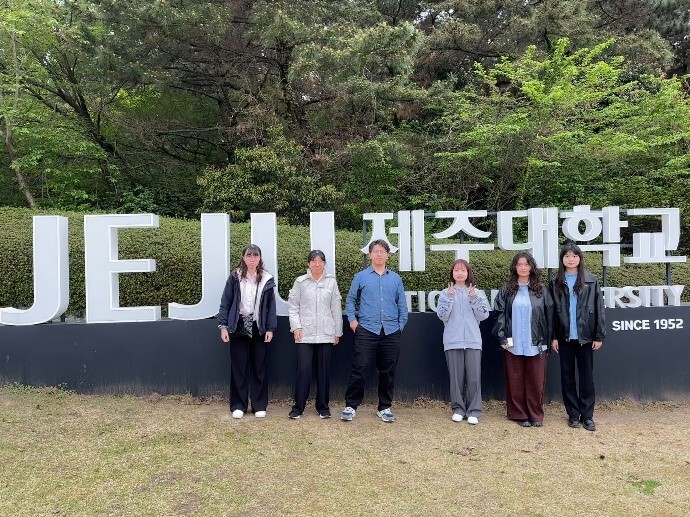 大學生參訪濟州當地視光學校圖片